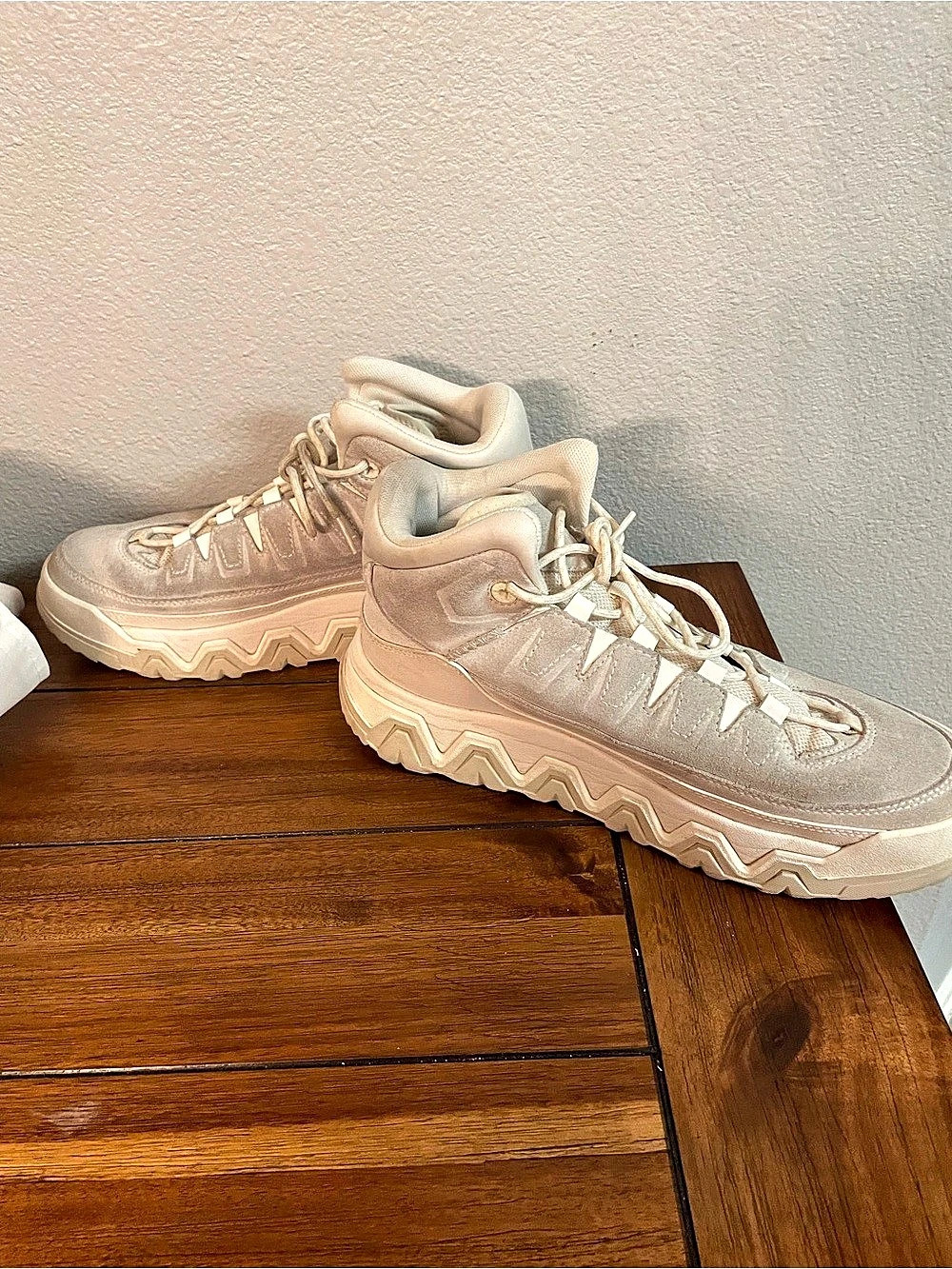 UGG CA805 V2 Cream Sneakers US 10.5